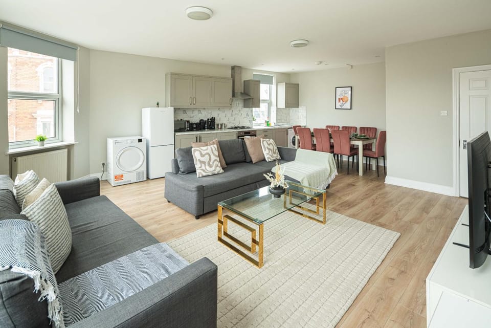 TV and multimedia, Kitchen or kitchenette, Living room, Dining area, washing machine, dryer, kitchen