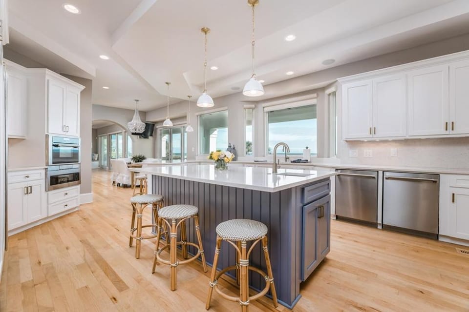 Discounts!! Serenity- 2 50th One of a kind Oceanfront Master Piece, Pool/Hot Tub House in Isle of Palms