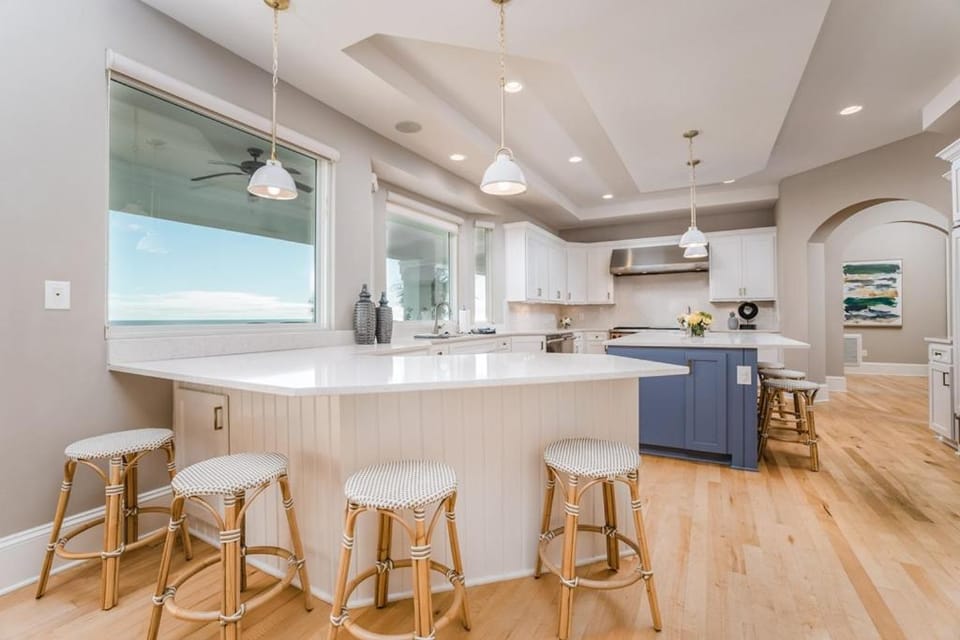 Discounts!! Serenity- 2 50th One of a kind Oceanfront Master Piece, Pool/Hot Tub House in Isle of Palms