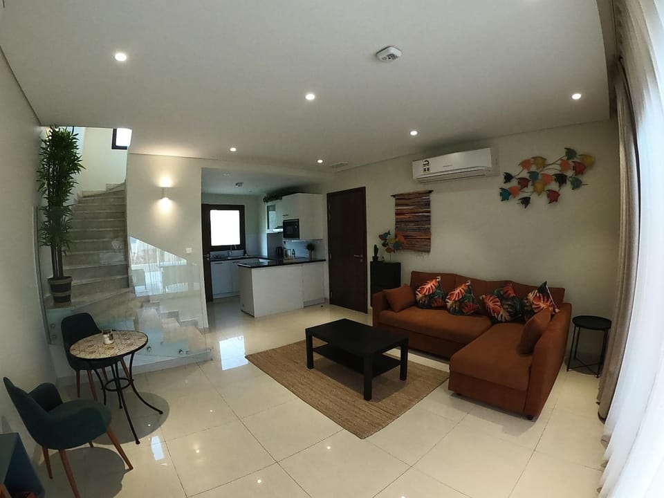 TV and multimedia, Kitchen or kitchenette, Living room, Seating area