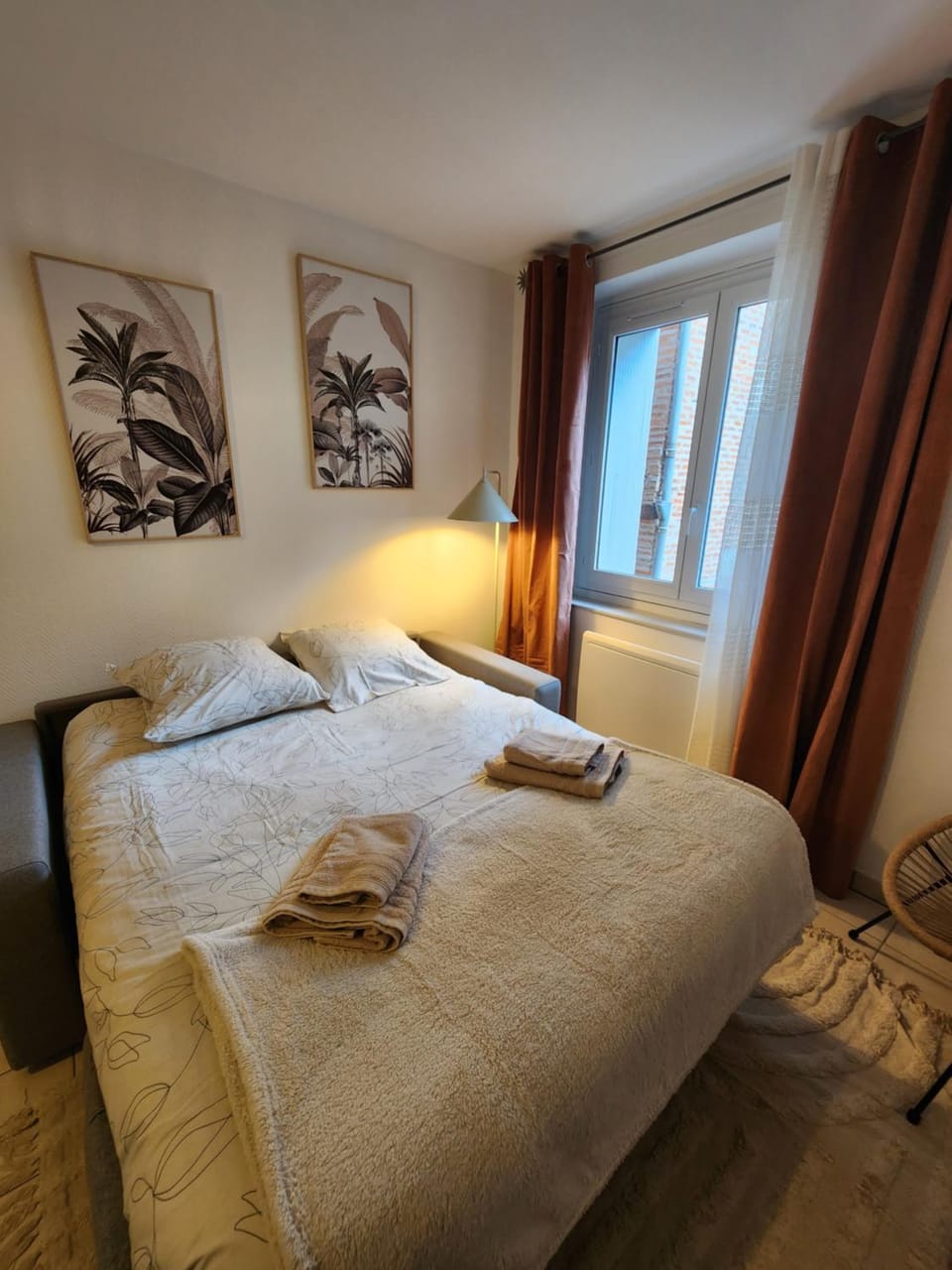 Bed, Living room