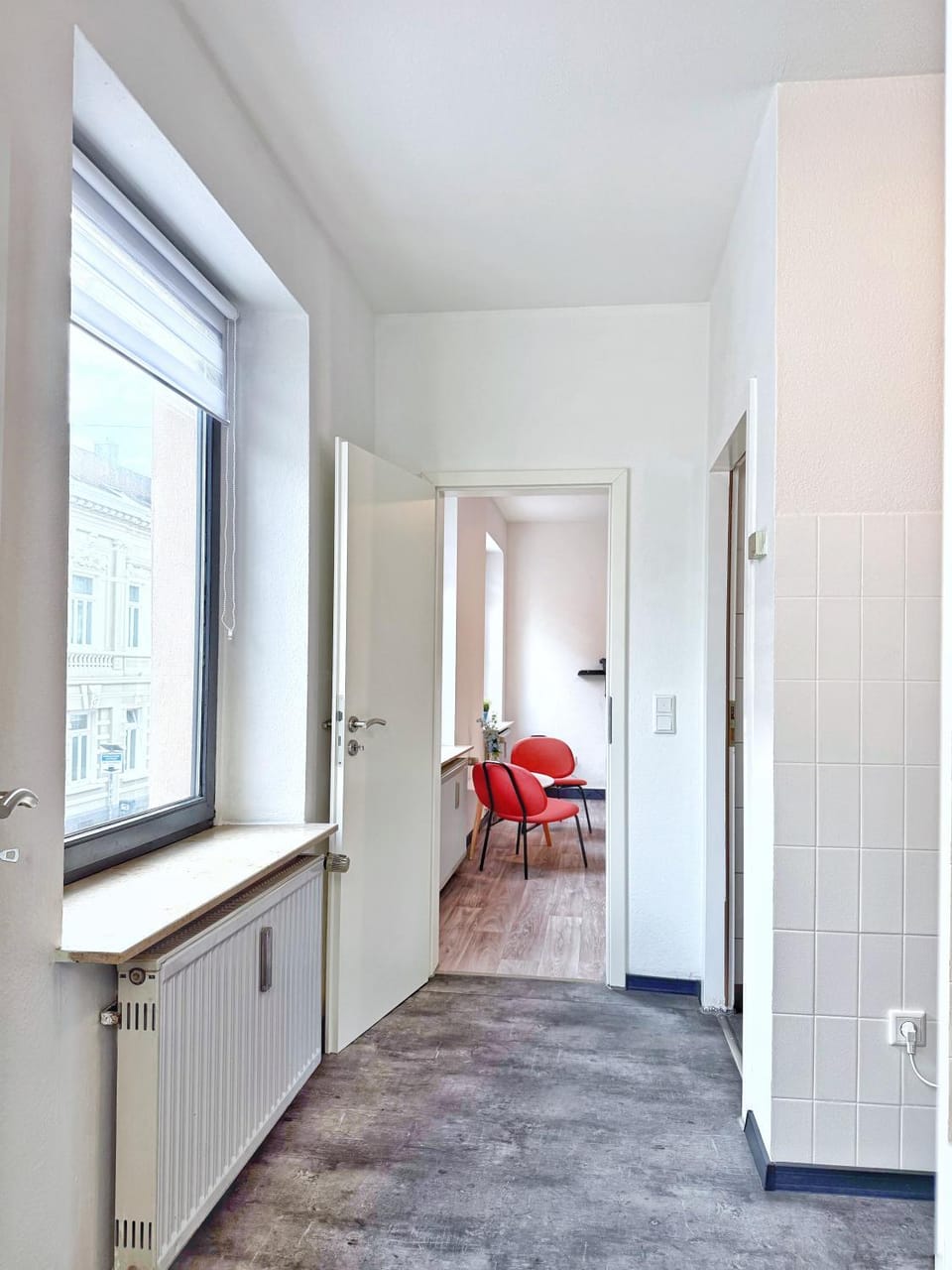 Photo of the whole room, heating