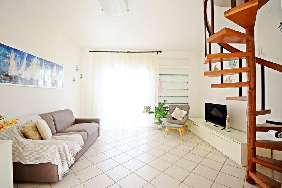 Communal lounge/ TV room, TV and multimedia, Living room, Seating area, Evening entertainment