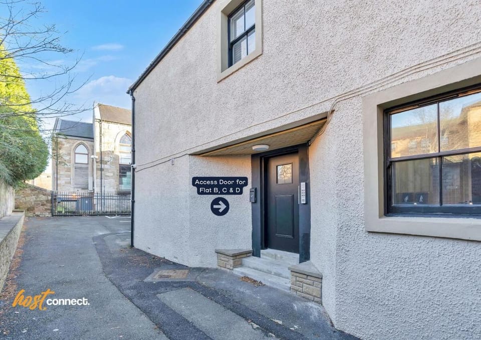 Comfortable 2 Bed Airdrie Flat w Private Parking Apartment in Airdrie