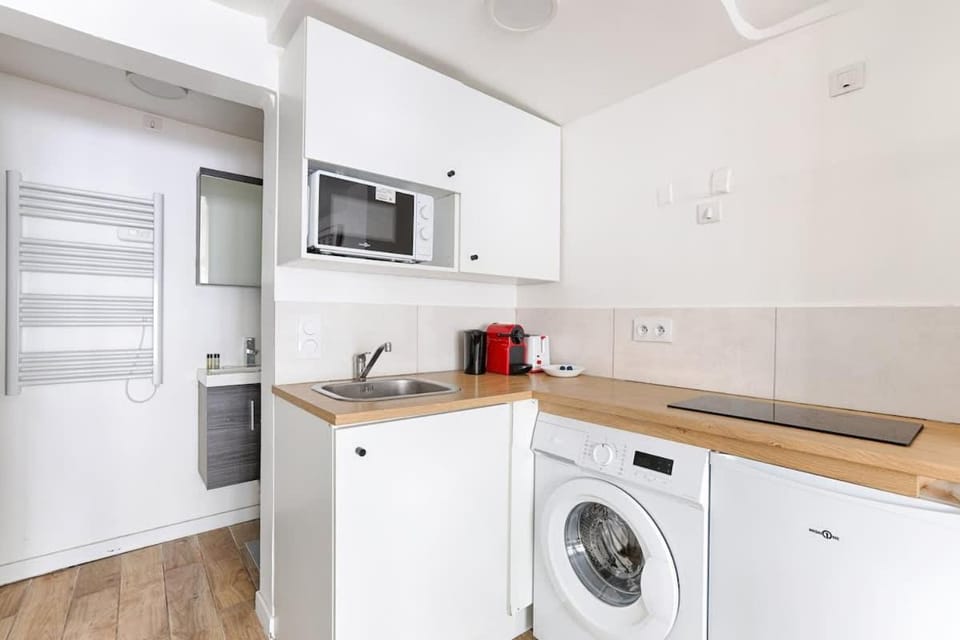 Kitchen or kitchenette, dishwasher
