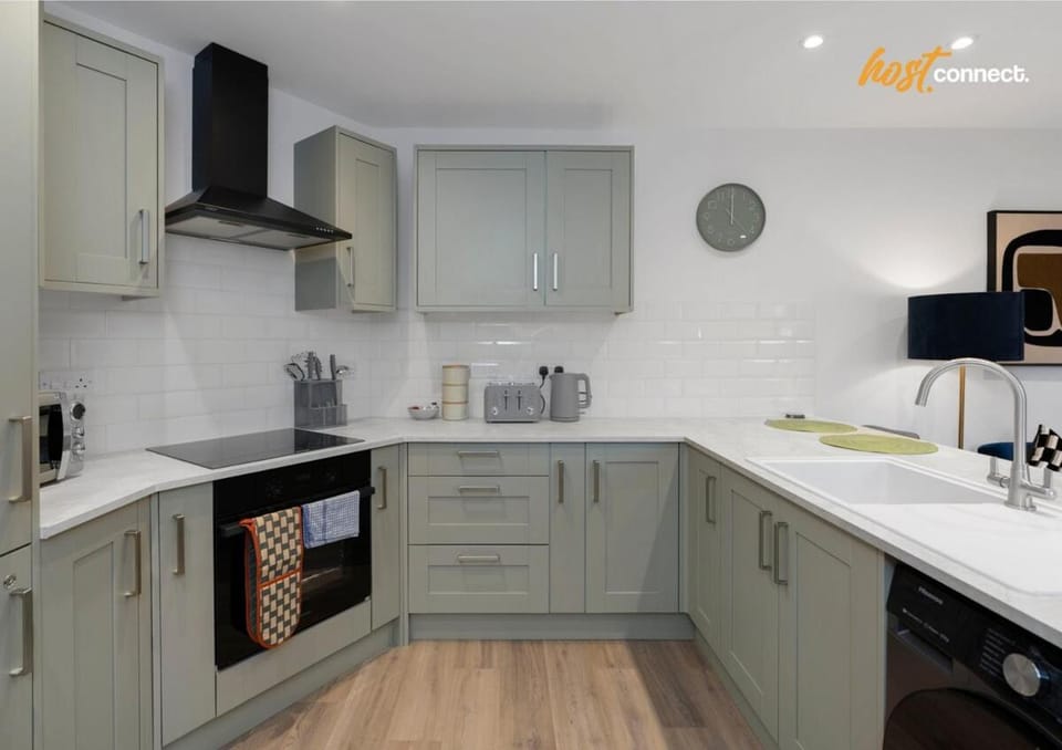 Comfy 1 Bed Airdrie Flat w Private Parking Apartment in Airdrie