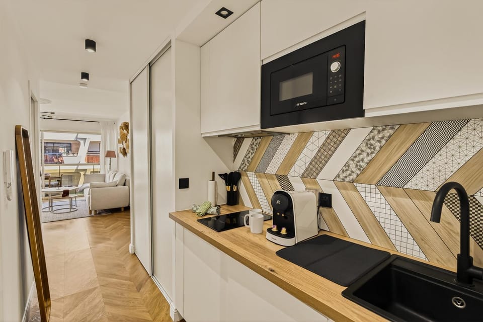 Coffee/tea facilities, microwave, stove, kitchen