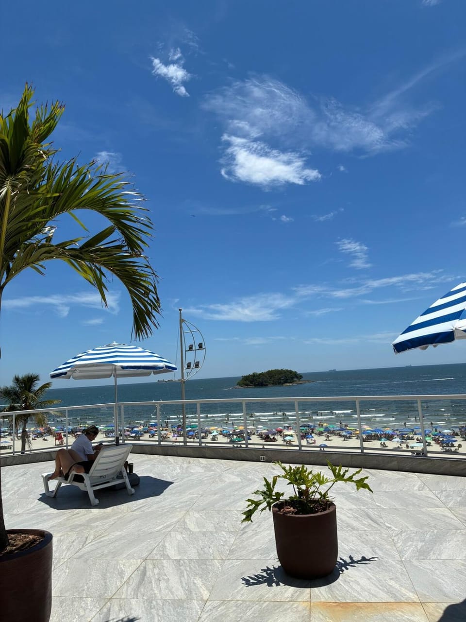 Prédio frente mar Ed Imperatriz na av Atlântica com vista para mar e garagem coberta Apartment in Camboriú