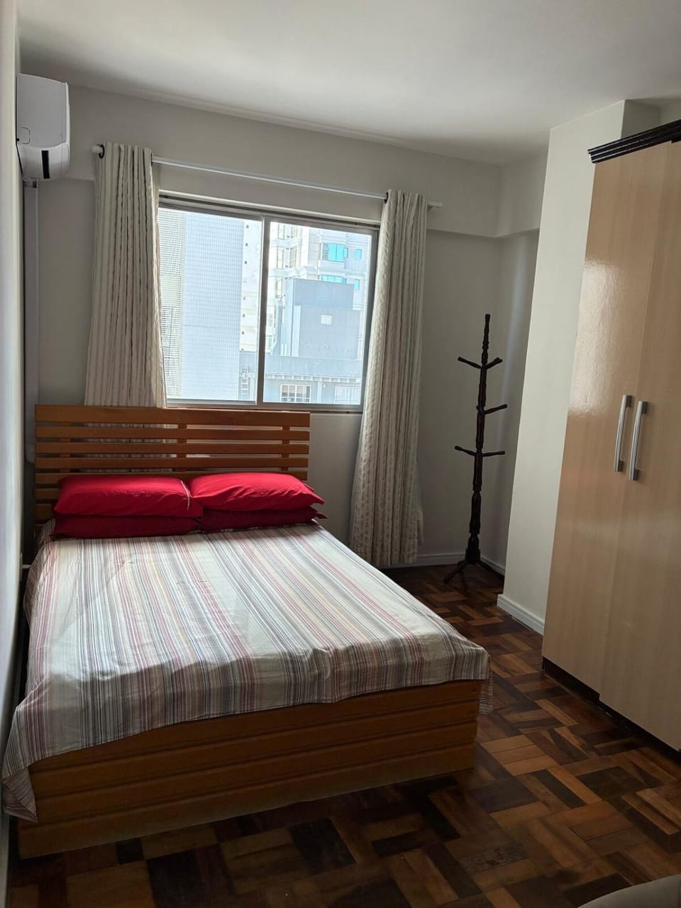 Prédio frente mar Ed Imperatriz na av Atlântica com vista para mar e garagem coberta Apartment in Camboriú