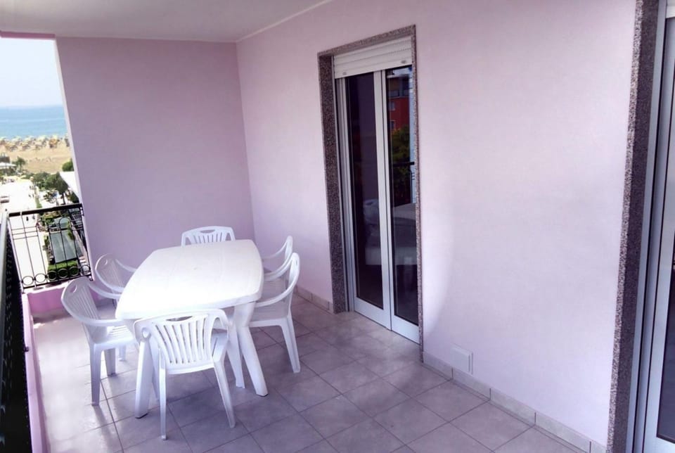 Balcony/Terrace, furniture