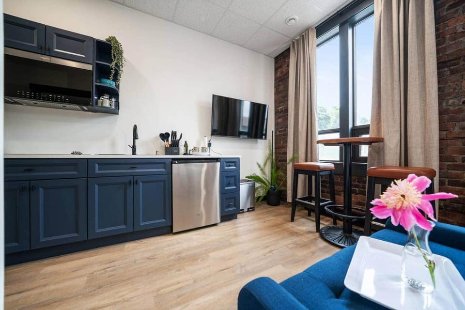 Kitchen or kitchenette, Seating area