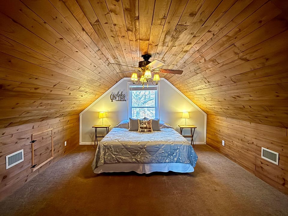 Bed, View (from property/room), Photo of the whole room, Bedroom