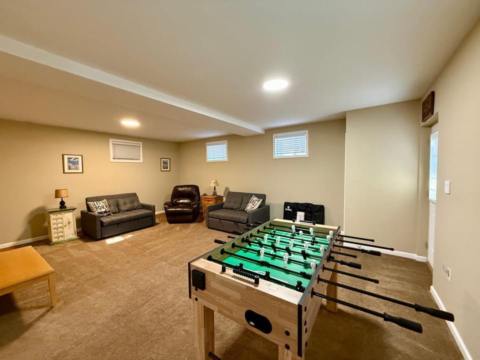 Game Room, Seating area