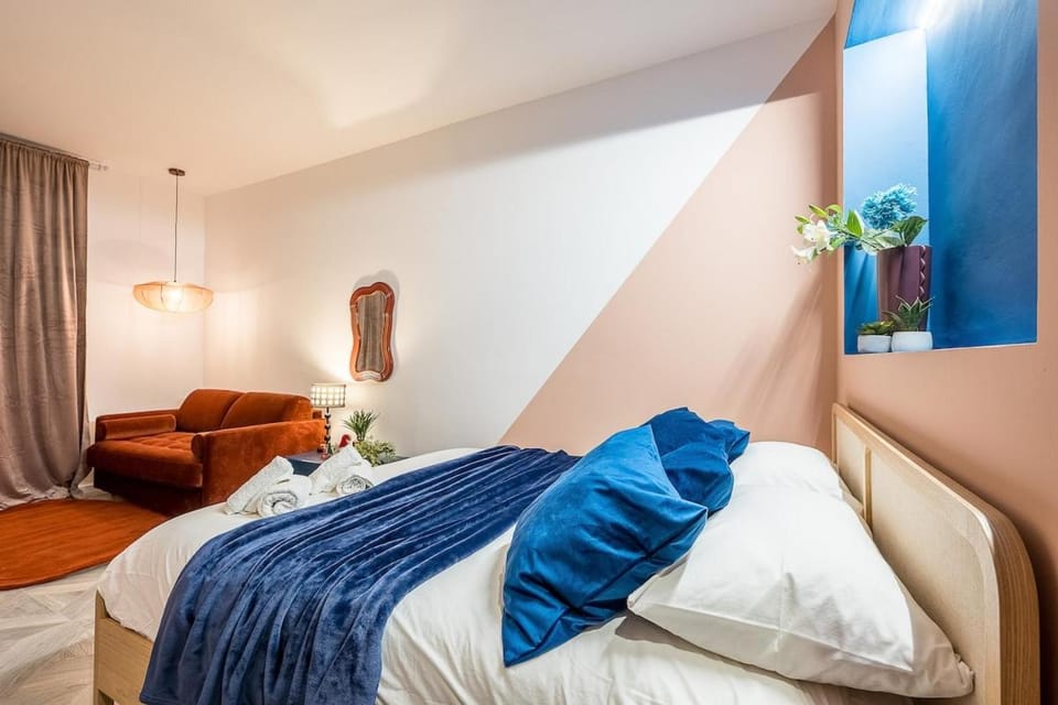 Bed, Photo of the whole room