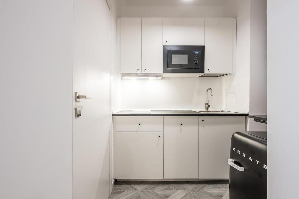 Kitchen or kitchenette, oven, pet friendly, stove