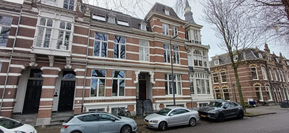 Property building, Facade/entrance, Location, Parking