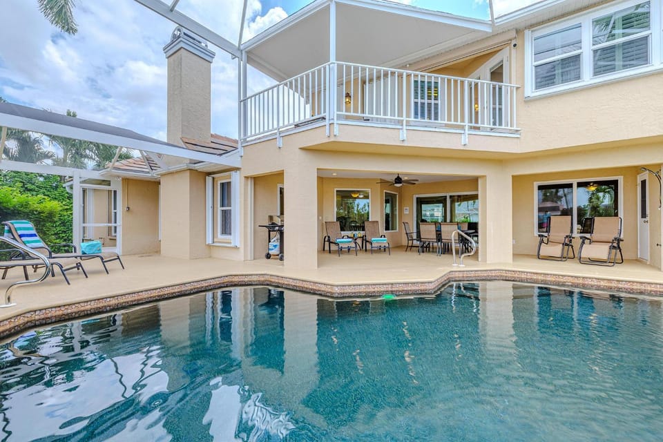 Villa Vittoria Stars Vacation Rentals Villa in Cape Coral