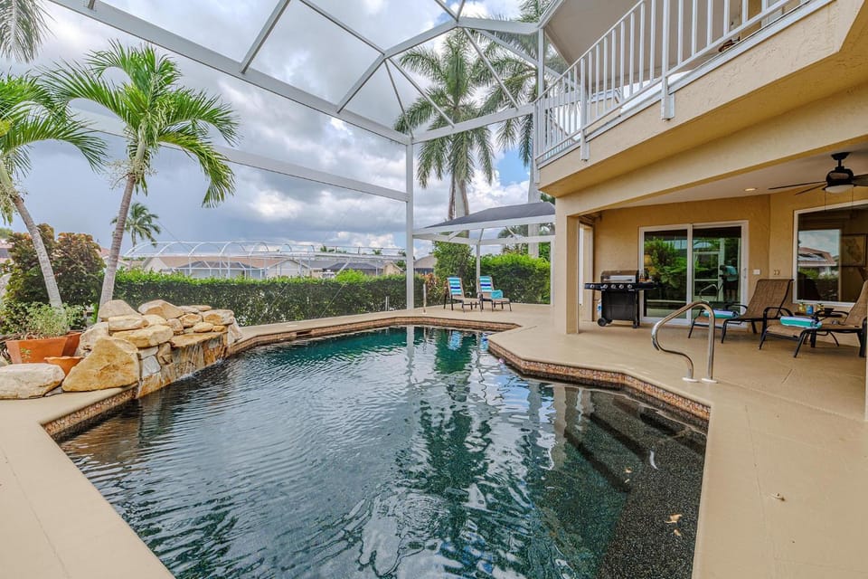 Villa Vittoria Stars Vacation Rentals Villa in Cape Coral