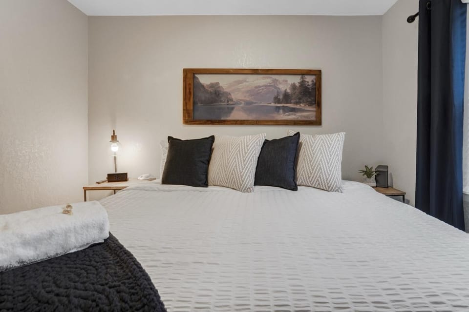 5BR Home Across the Olympic Center, Colo Springs House in Colorado Springs