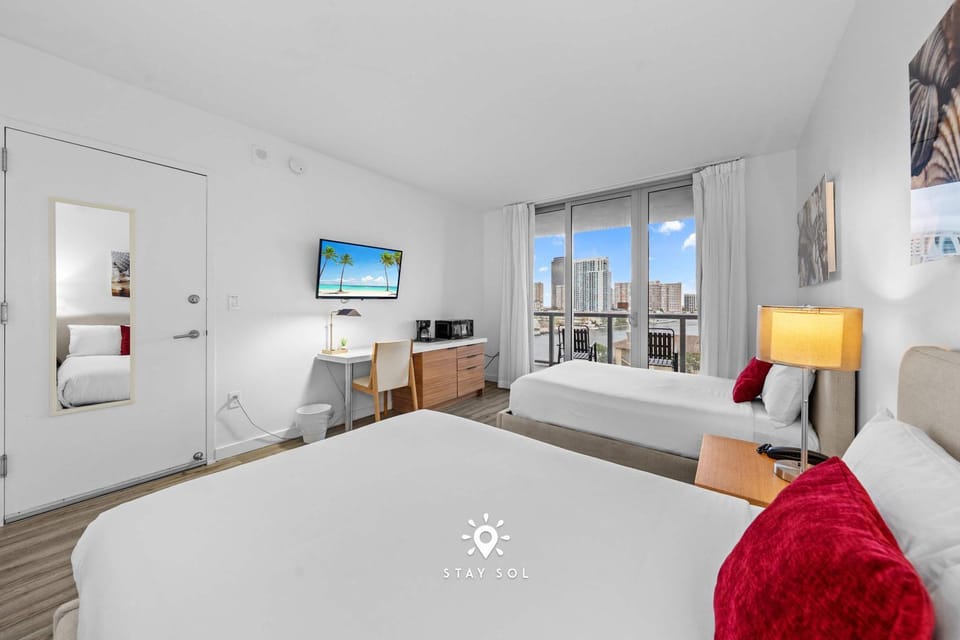 Amazing Apartment with Bay View Balcony Near Beach Apartment in Hallandale Beach