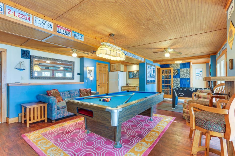 Huge Waterfront Home w/ Dock on Lake Wallenpaupack House in Lake Wallenpaupack