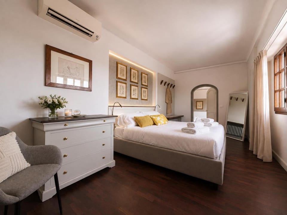 Bed, Photo of the whole room, Bedroom, air conditioner