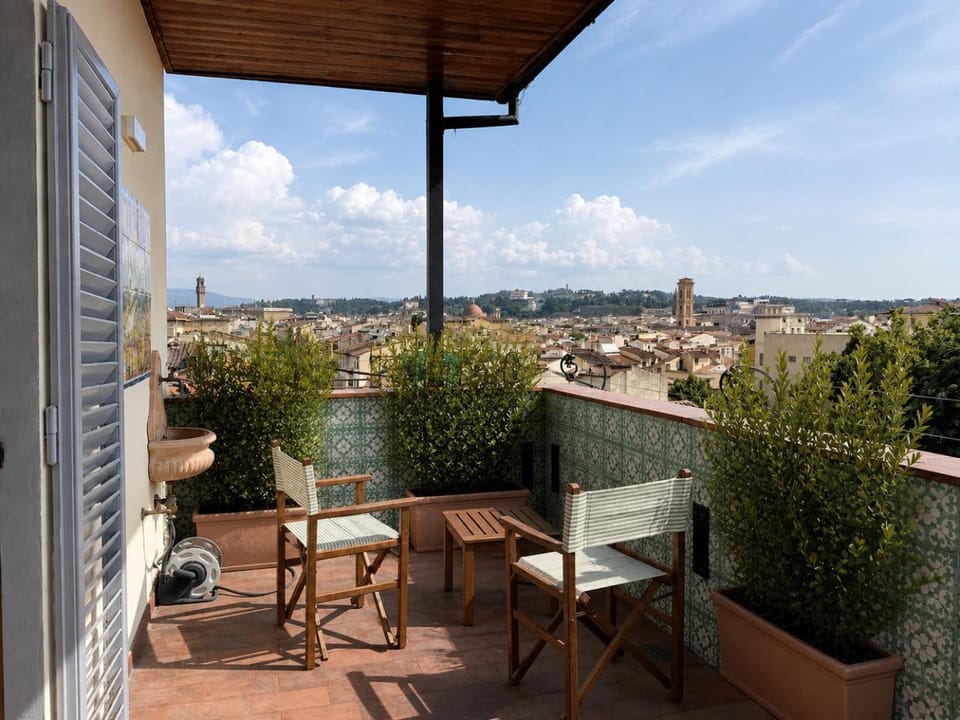 View (from property/room), Balcony/Terrace, City view