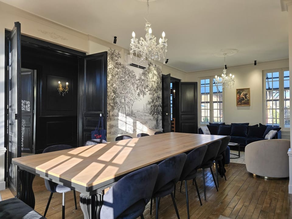 Seating area, Dining area