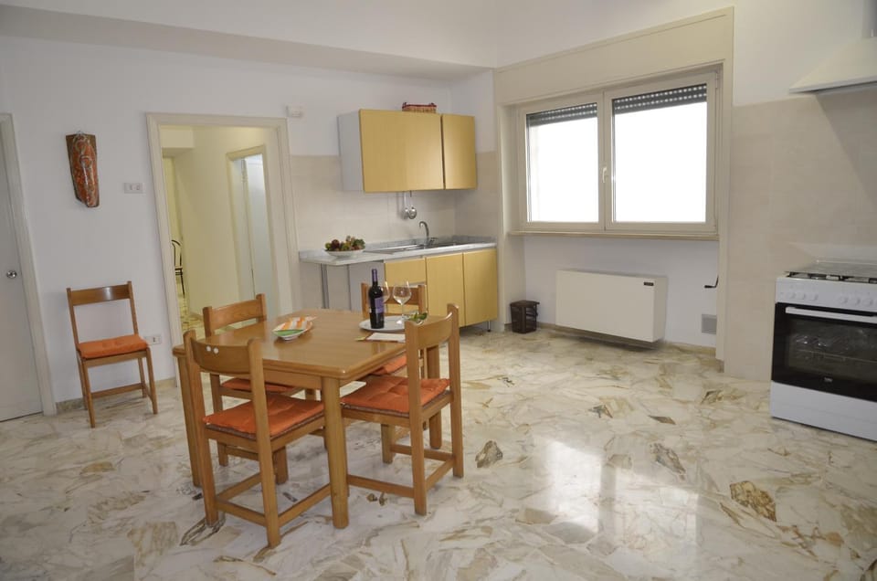 Kitchen or kitchenette, Living room, Seating area