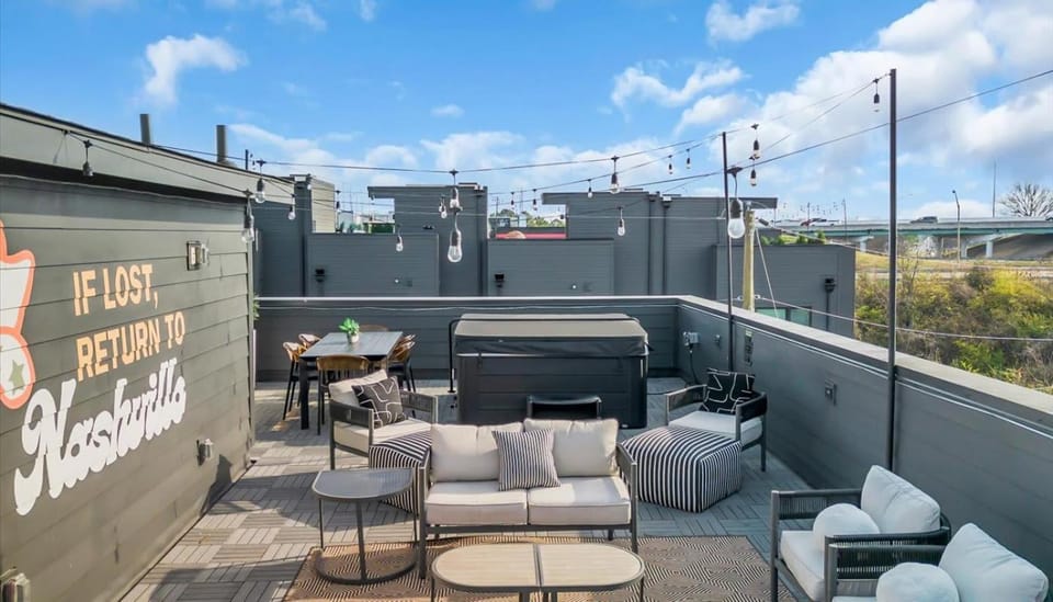 Luxe Urban Retreat - Private Rooftop Hot Tub Deck Apartment in East Nashville