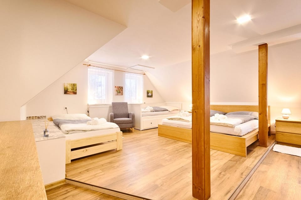 Bed, Seating area, Bedroom