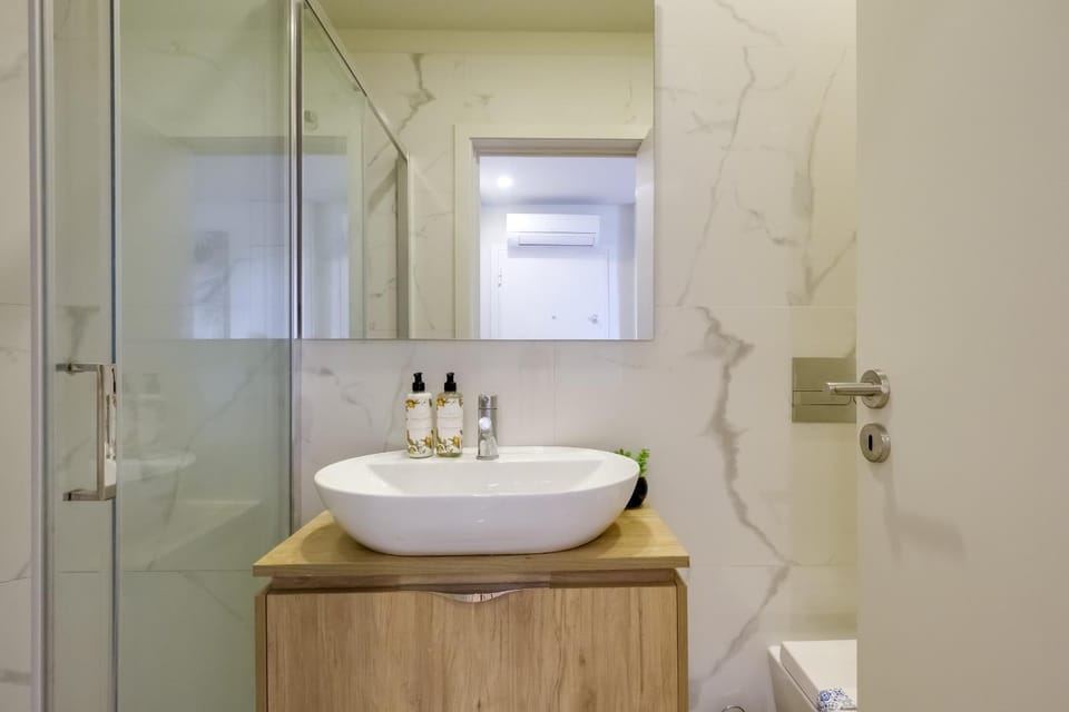 Magnolia 3 Luxury with AC Metro Downtown Porto Apartment in Porto
