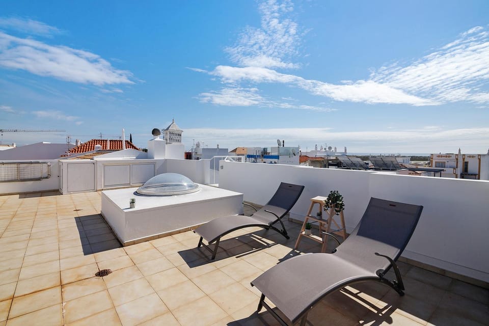 Property building, Balcony/Terrace, Living room