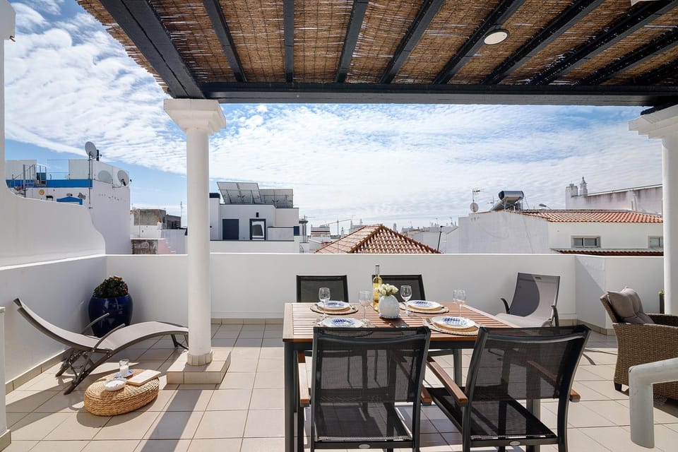 Property building, Balcony/Terrace, Living room