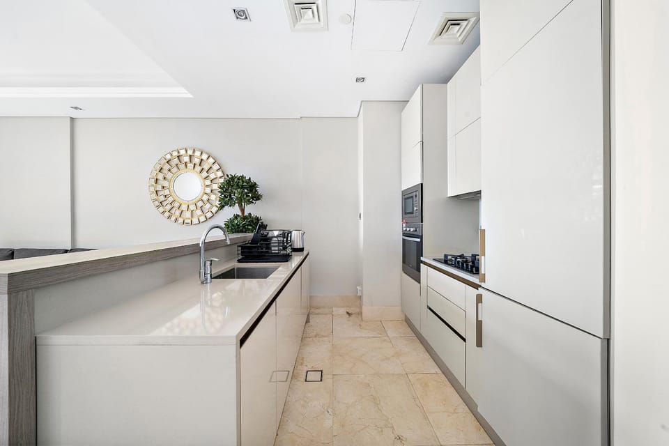 Upscale 1BR with Beach Access on Palm Jumeirah Apartment in Dubai