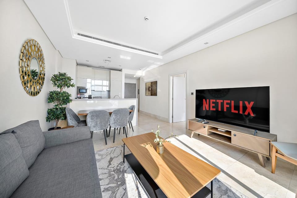 Upscale 1BR with Beach Access on Palm Jumeirah Apartment in Dubai