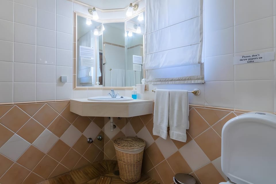 Bathroom, Living room