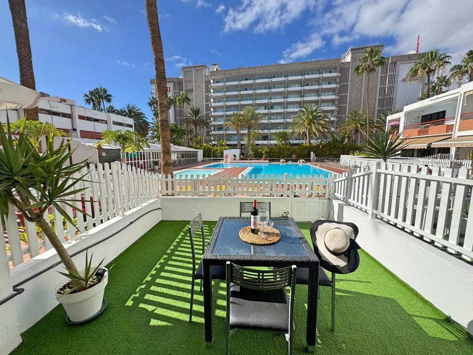 Balcony/Terrace, Balcony/Terrace, Swimming pool