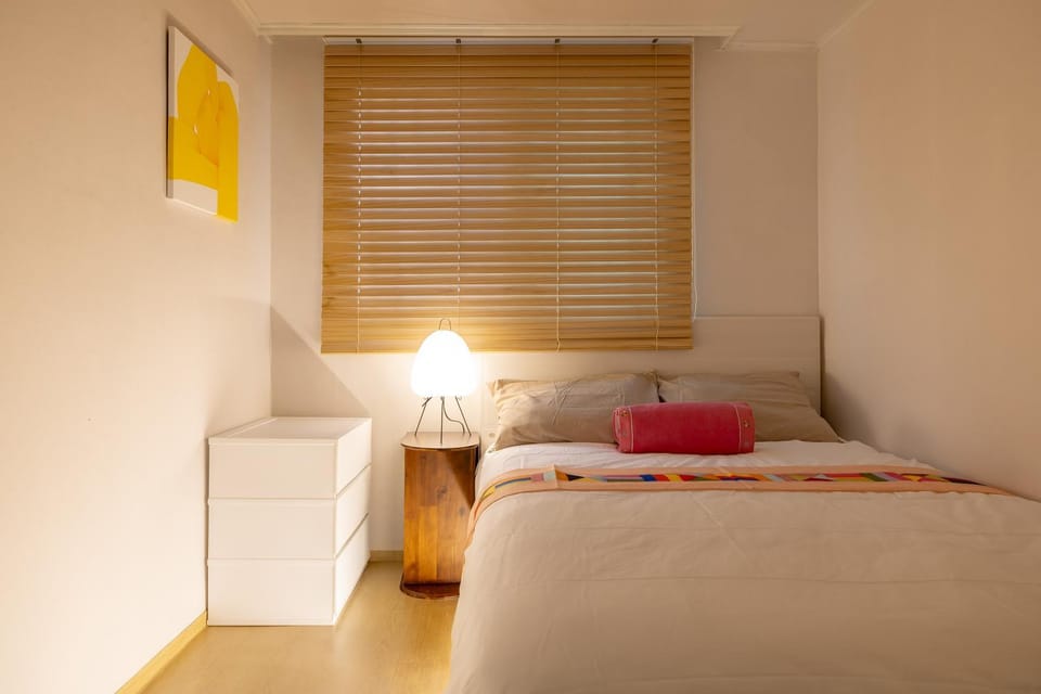 5min, Seoul Stn, 3R5B, group, family, good location for travel, Myeongdong, Itaewon, Hongdae Apartment in Seoul