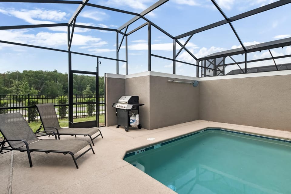 Storey Lake 4 Bedroom Lakeview Private Pool near Disney Universal SeaWorld Free Resort Access House in Kissimmee