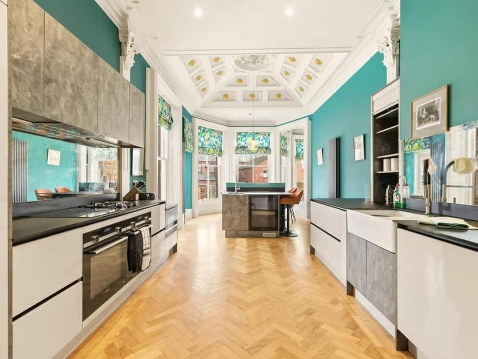 Kitchen or kitchenette, dishwasher