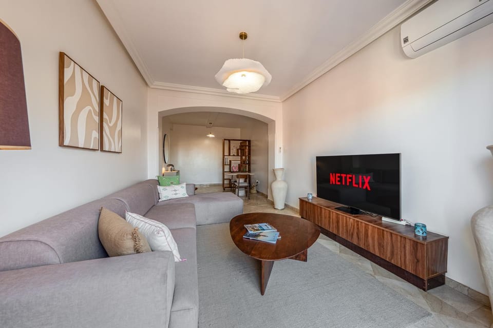 Communal lounge/ TV room, Bed, TV and multimedia, Living room, Photo of the whole room, Seating area, Evening entertainment, Bedroom, air conditioner