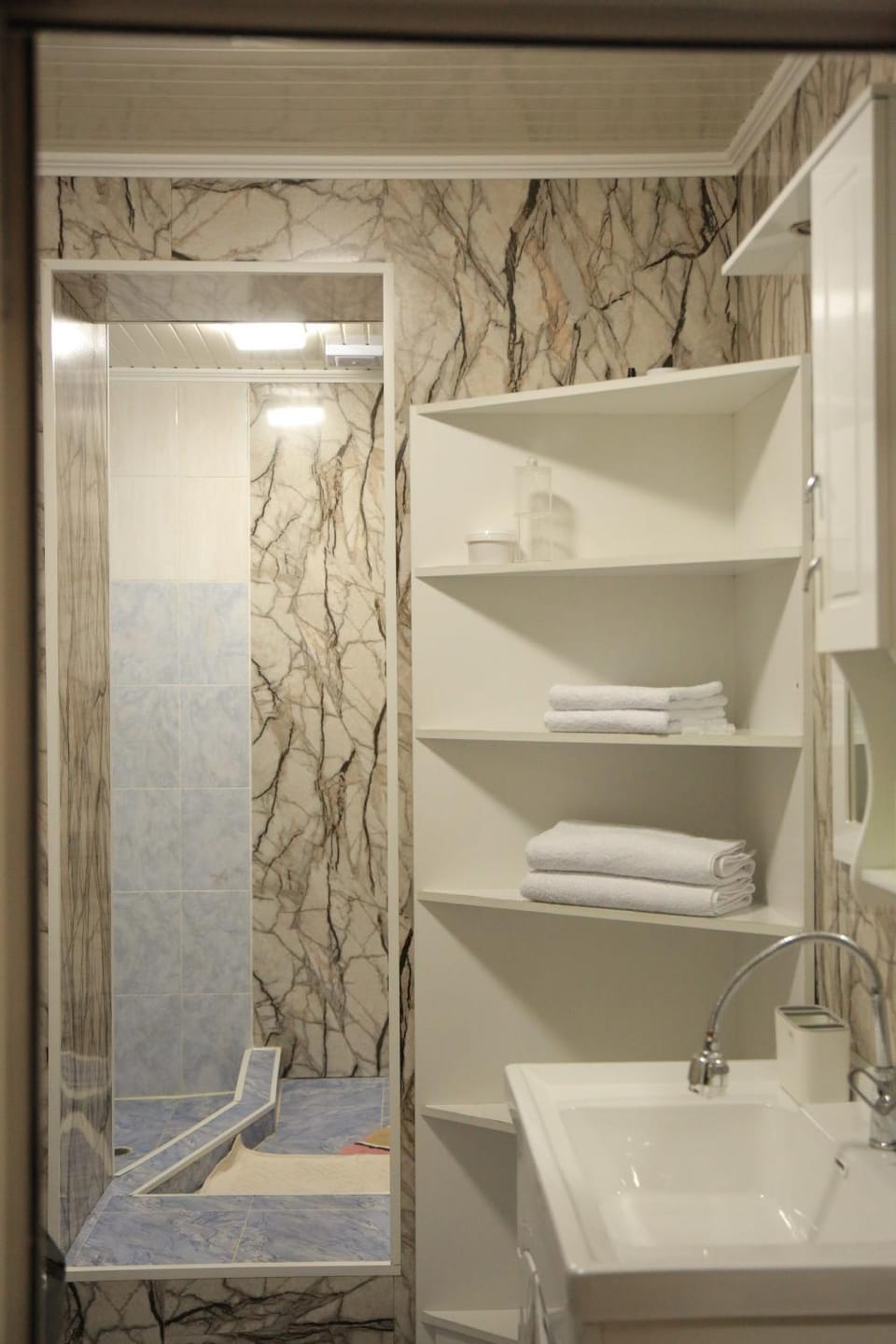 Shower, towels