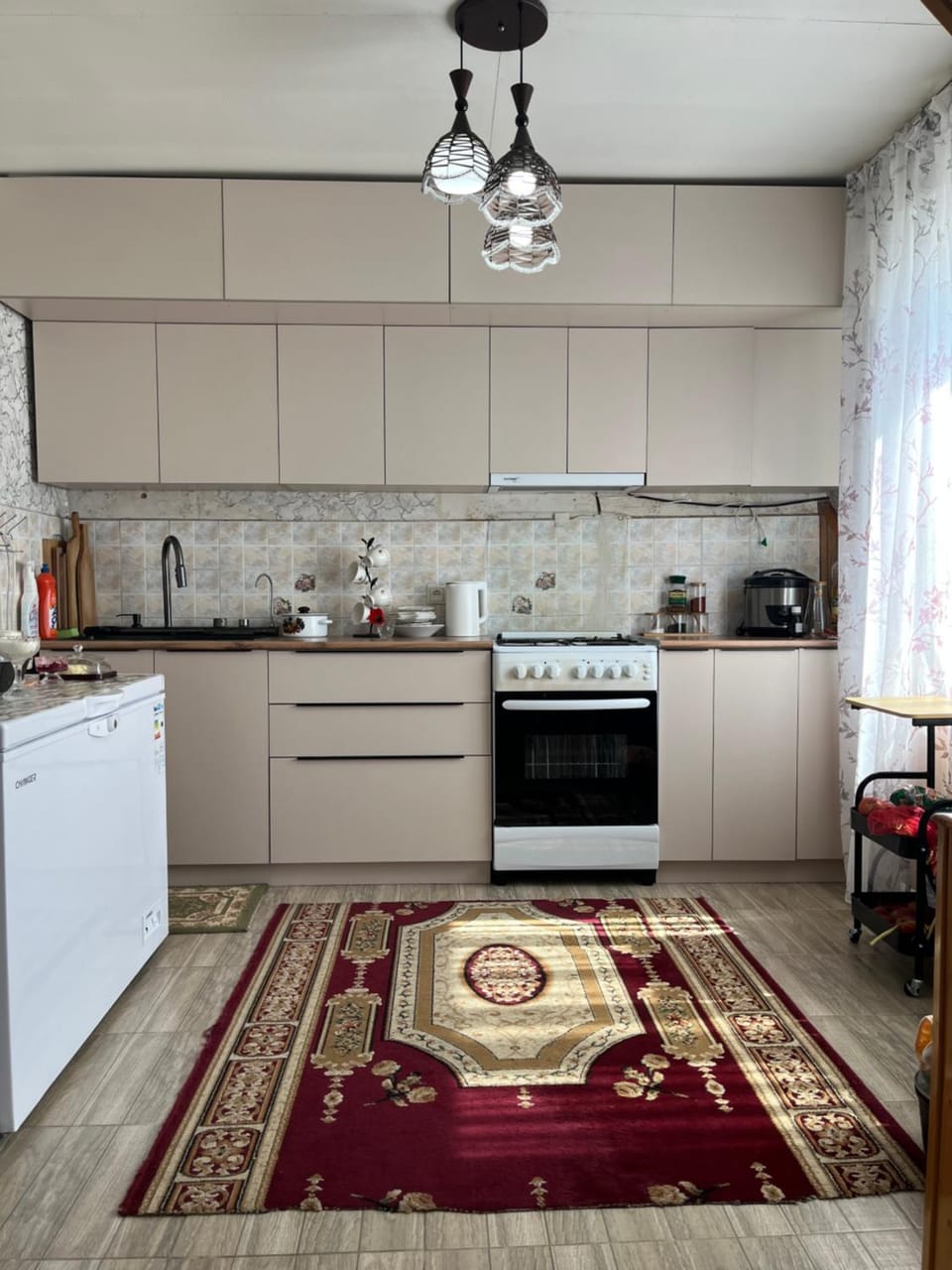 Kitchen or kitchenette, Dining area, Communal kitchen, dishwasher, oven, stove