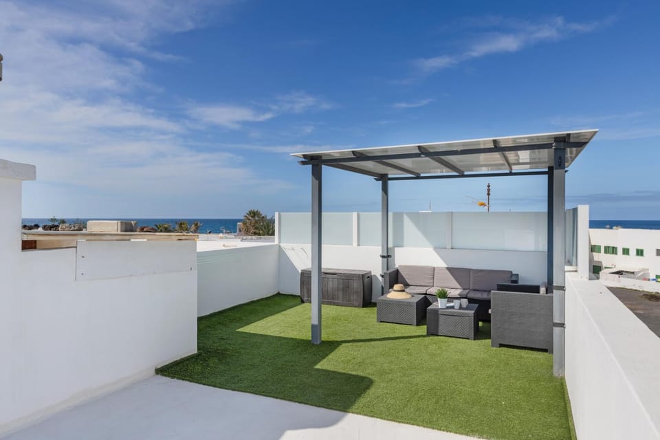 Property building, Balcony/Terrace, Living room