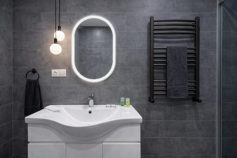 Bathroom, towels