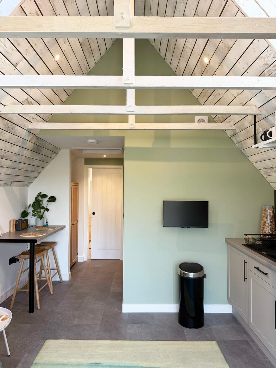 TV and multimedia, Kitchen or kitchenette, Dining area