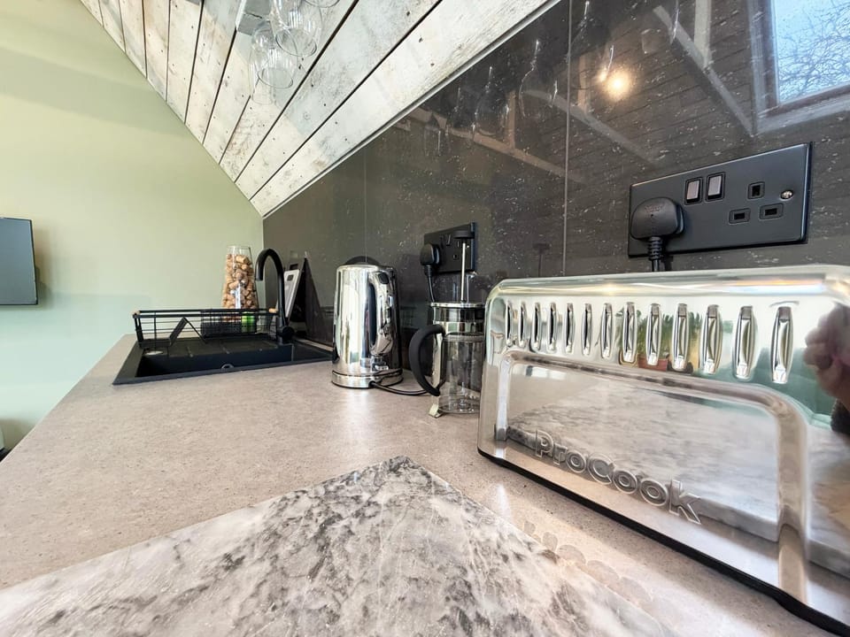 TV and multimedia, Kitchen or kitchenette, oven, toaster