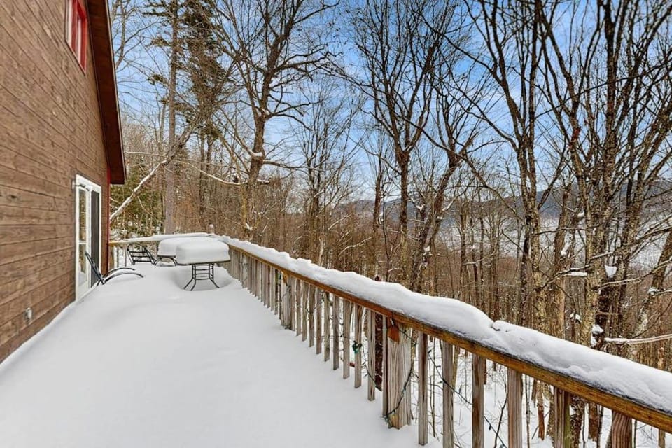Snowy Day Chalet House in Killington