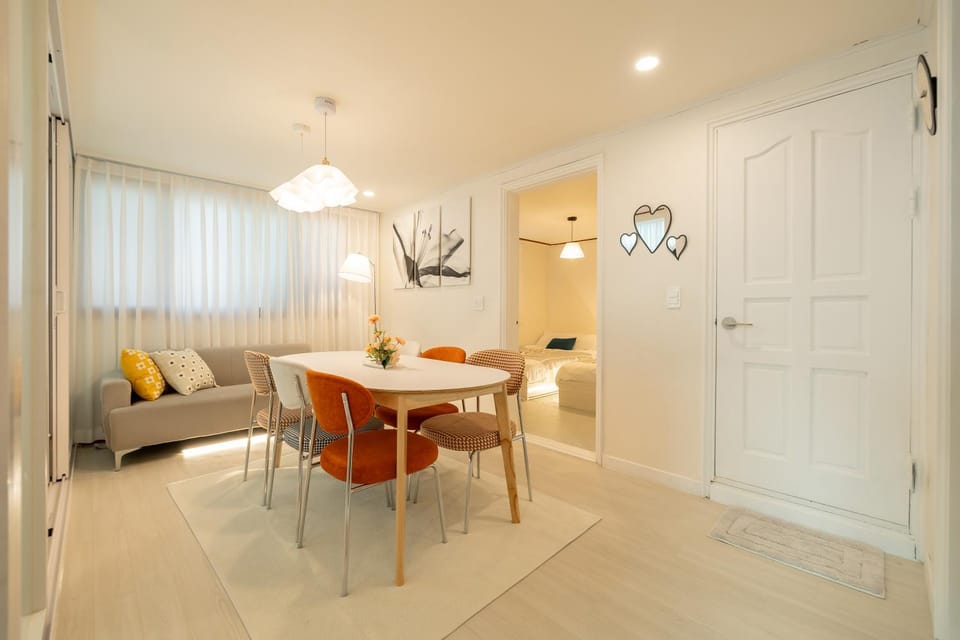 16 people,3R5B,Myeongdong,Seoul Station,Itaewon Apartment in Seoul